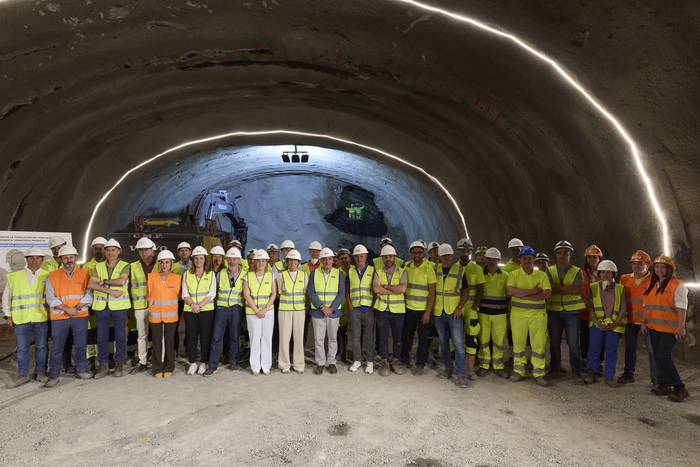 Belateko tunel berriaren bi ahoak elkartu dituzte