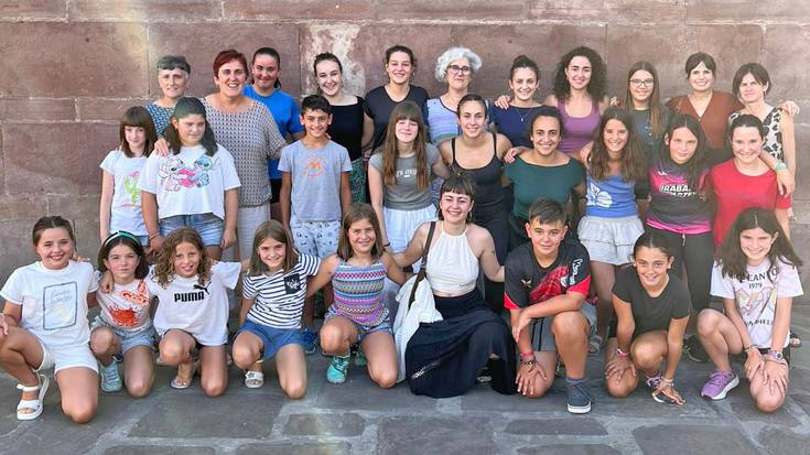 Baztango Abesbatza Ttikik Olaia Inziarteren kontzertuan parte hartuko du bihar Iruñeko Gaiarre antzokian