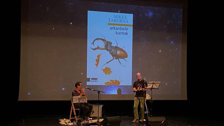 'Arkanbele Kantak' poema errezitaldi musikatua egin zuten atzo Harriondoan