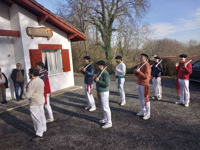 Ihauterietara bidean auzoz auzo hasiko dira Senpereko zakuzaharrak larunbatean