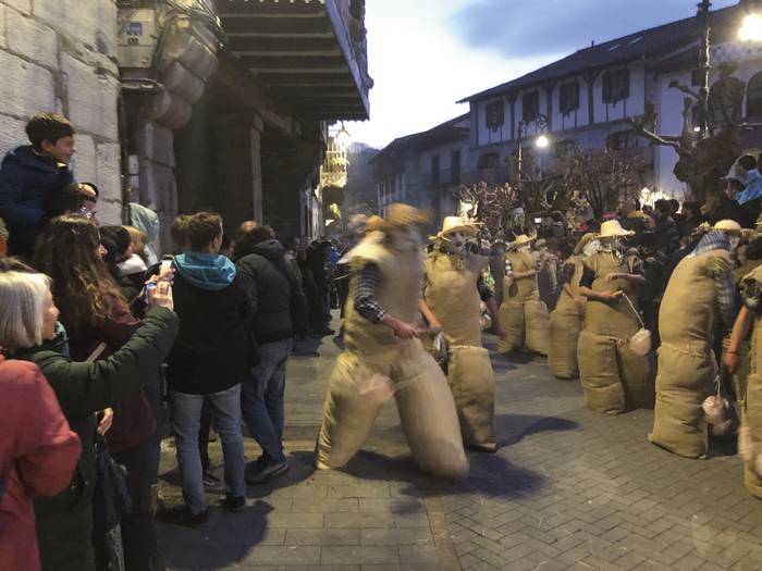 Zakuzaharrak izanen dira protagonista Lesakan inauterietako igandean