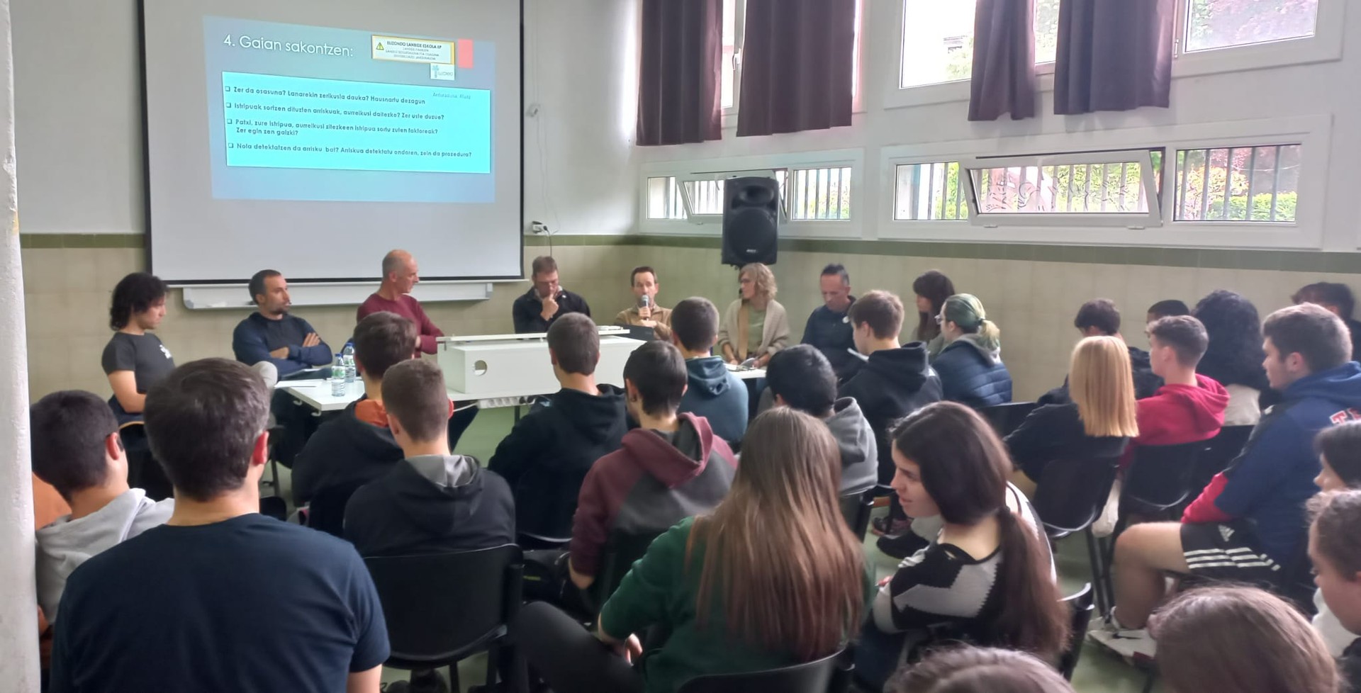 Laneko segurtasunari eta osasunari buruzko mahai-ingurua antolatu du Elizondoko Lanbide Eskolak