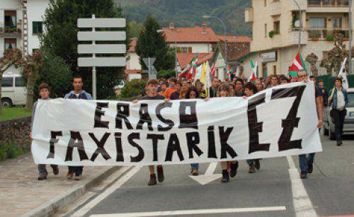150 lagunek bat egin dute faxismoaren kontrako deiarekin