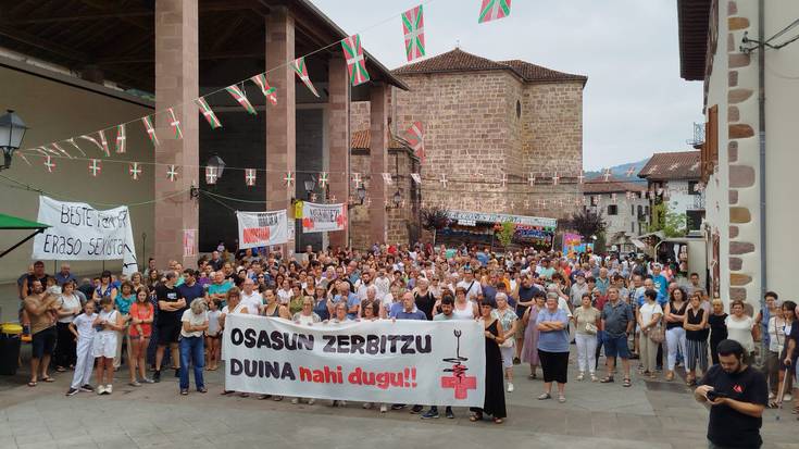 Bortzirietan «osasun zerbitzu duina» bermatzea eskatu dute Etxalarko bestetan ere