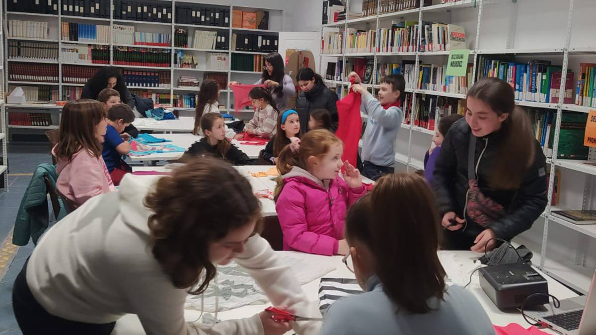 Urari buruzko kontuak landu dituzte Doneztebeko liburutegian