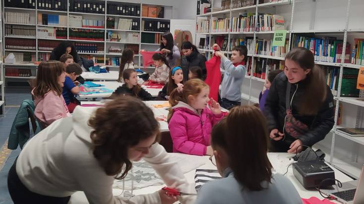 Urari buruzko kontuak landu dituzte Doneztebeko liburutegian