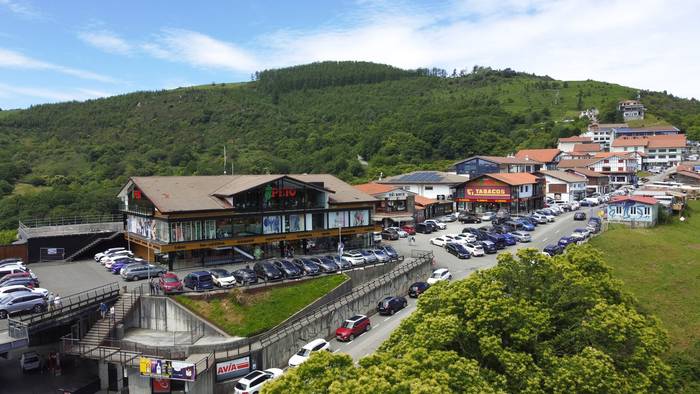 «Erosketak egiteko toki bat baino gehiago da Ibardingo lepoa»