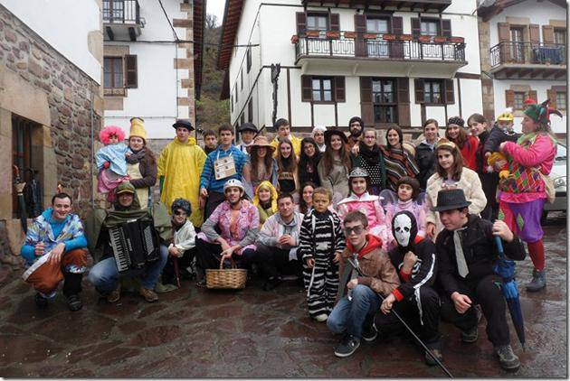Giro ederrean eta parte hartze handiarekin joan dira inauteriak