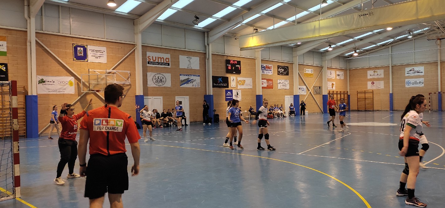 Garaipen garbienarekin akitu du denboraldia Errekako emakumeen eskubaloi taldeak