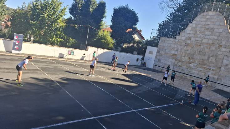 Etxalarko eta Berako emakumeek erakustaldia emanen dute Euskal Herriko bote luze txapelketako finalaren atarian