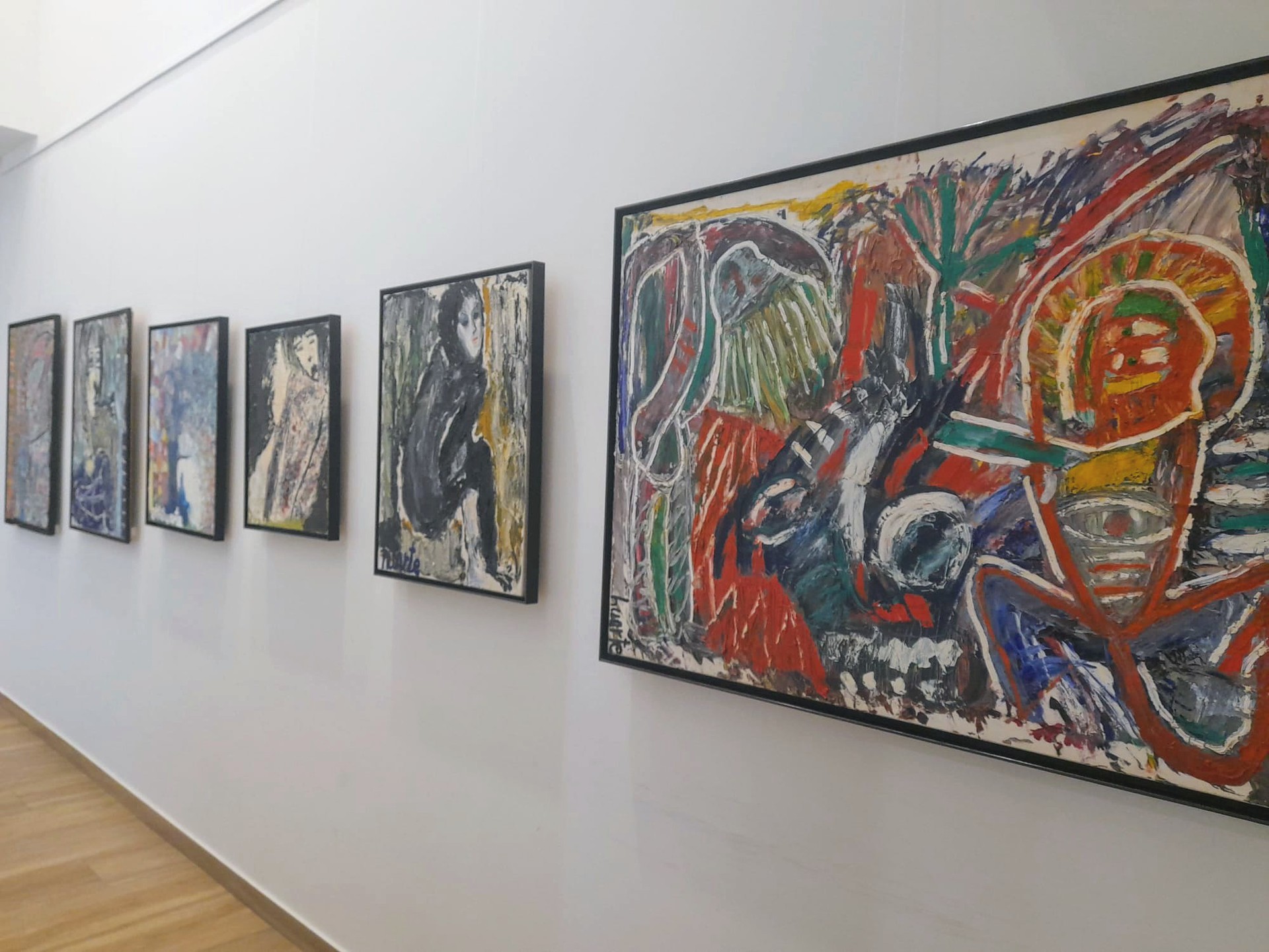 Ekhi Huarte artistaren lanak ikusgai daude Leitzako Herri Aretoan