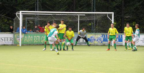 Futbol talde nagusien artean Doneztebek bakarrik lortu du garaipena