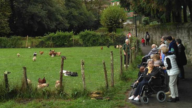 Elkarrizan elkarteak boluntarioak behar ditu