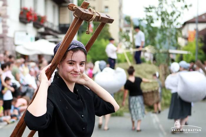 Gibelera egin eta Baztango emakumeen historian murgiltzeko erakusketa digitala hemen dago