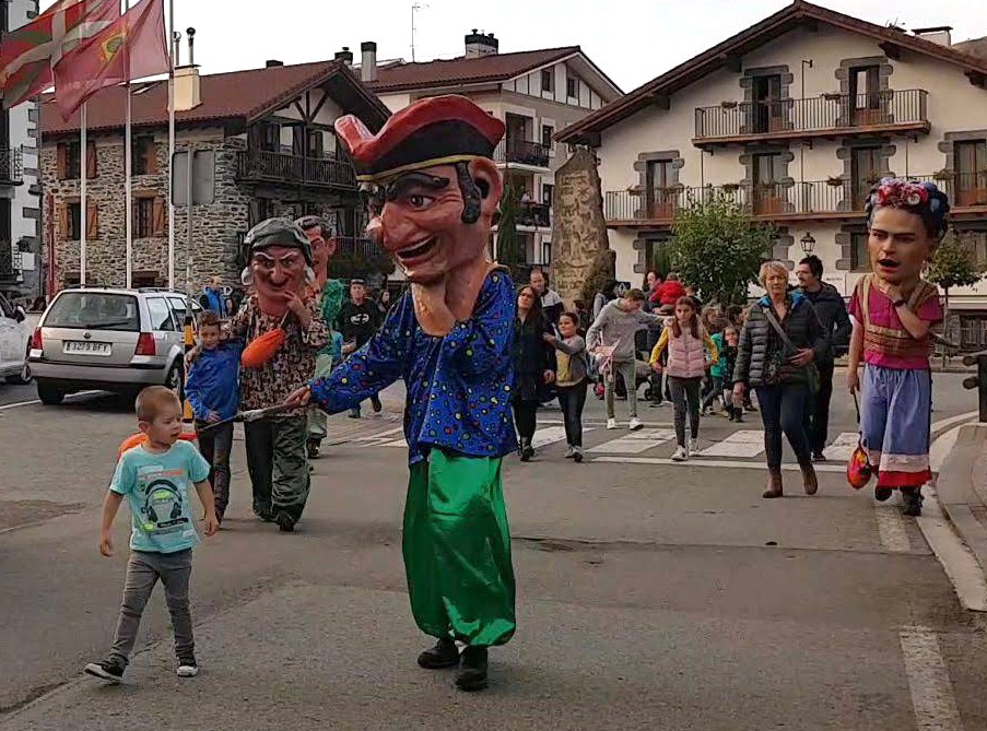Leitzako erraldoi eta buruhaundien konpartsako kide izateko gonbidapena zabaldu dute