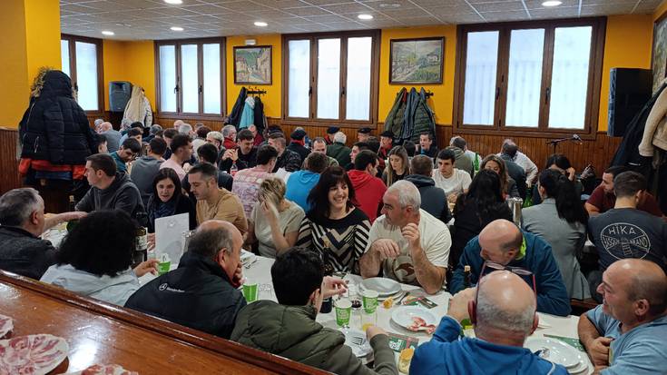 [ARGAZKIAK] Egun borobila ospatu dute Sunbillako kantu zaharren egunaren bueltan