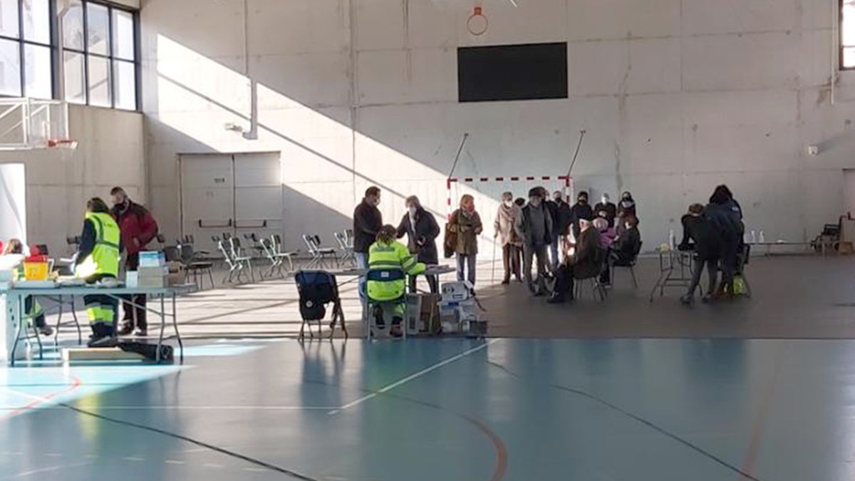 Txertaketa dela eta, Leitzako eskolako aparkalekua eta parkea itxita izanen dira asteartean