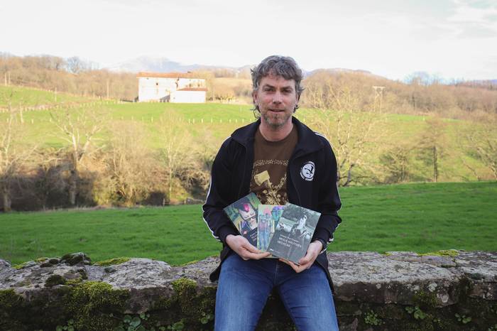 «Errealitatearen eta fikzioaren arteko mugan ibiltzea gustuko dut»