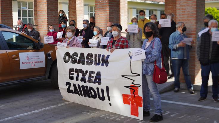 Lesakako Osasun Zentroaren aitzinean elkartu dira bertze behin