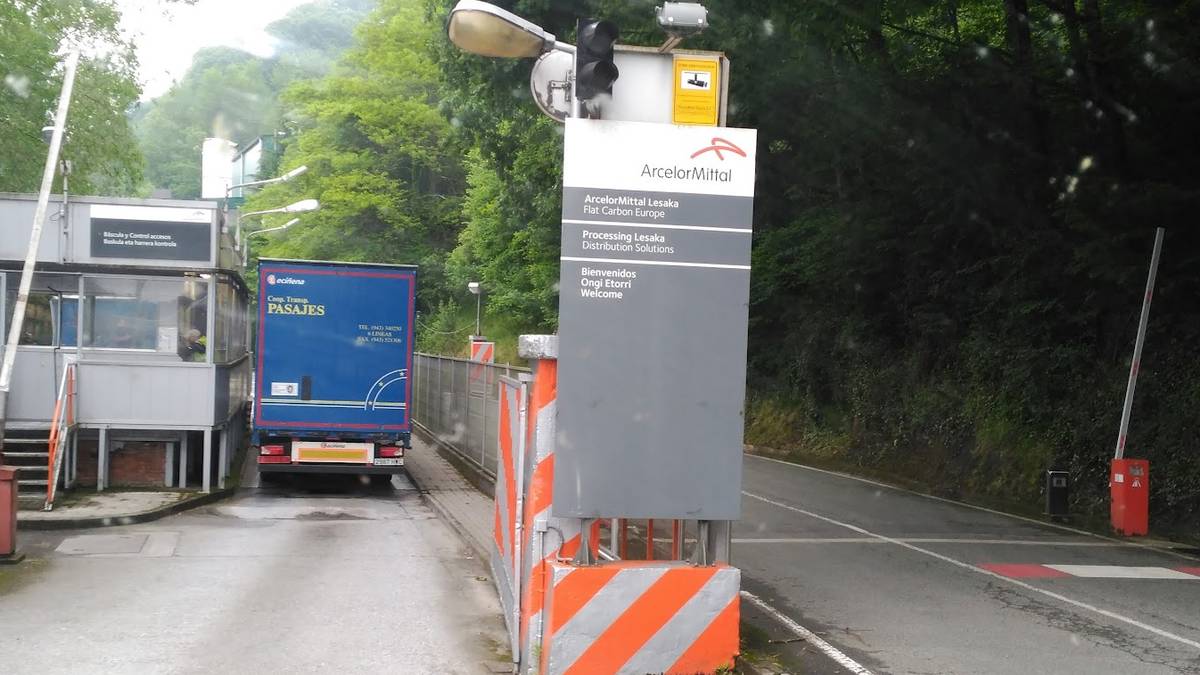 Lesakako Arcelor Mittaleko lankide bat «bidegabe eta neurrigabe» kanporatu dutela salatu du komiteak