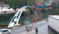 Endarlatsako zubi berriaren arkua osatu dute