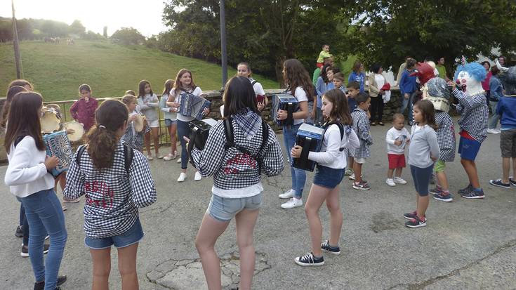 Zigako bestetara joateko eta herrietara bueltatzeko Gan-torri bus zerbitzua antolatu dute