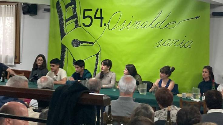 Osinalde Sariketako finalean kantatu dute Haira Aizpurua saratarrak eta Eki Mateorena leitzarrak