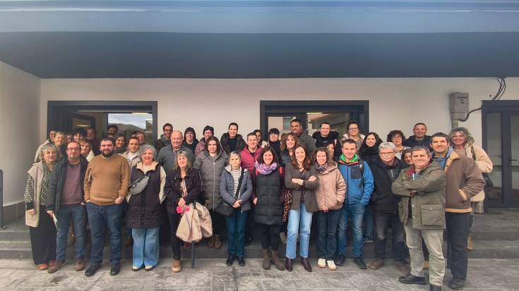 Oronoz-Mugairin eginen duten eguneko zentroari buruzko bilera egin dute Donezteben