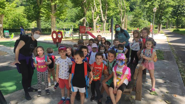 Iturengo eskolako ikasleek ateraldia egin dute