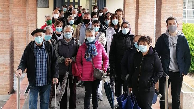 Lehen mailako osasun arretaren alde elkarretaratzea egin dute Lesakan