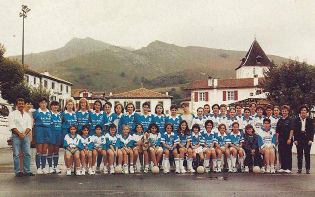 20 urte egin ditu Sarako Urtxintxak elkarteak nesken artean eskubaloia zabaltzen 