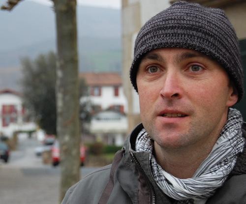 «Bertsolaritzan puri-purian diren gaiei buruz gogoeta egitea da helburua»