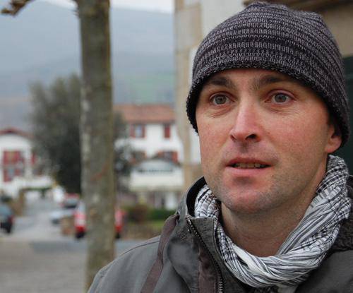«Bertsolaritzan puri-purian diren gaiei buruz gogoeta egitea da helburua»