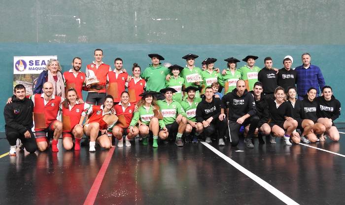 Beti Gaztek irabazi du Nafarroako sokatira txapelketa mistoa Donezteben