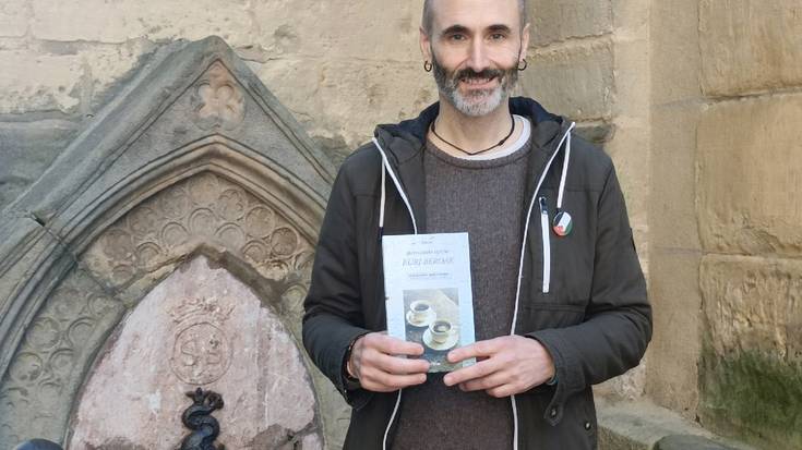 ‘Euri beroak’ poesia liburua aurkeztu du Iban Garro Alzuri lesakarrak