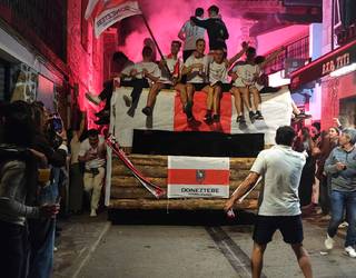 [ARGAZKIAK] Hirugarren mailarako igoera historikoa ederki ospatu dute Donezteben