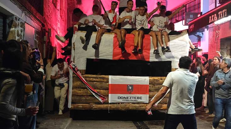 [ARGAZKIAK] Hirugarren mailarako igoera historikoa ederki ospatu dute Donezteben