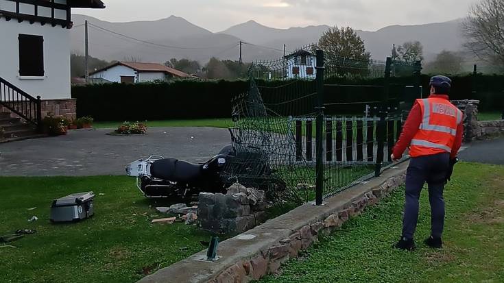 Zugarramurdiko motor gidari bat istripuan hil da gaur goizaldean Urdazubin