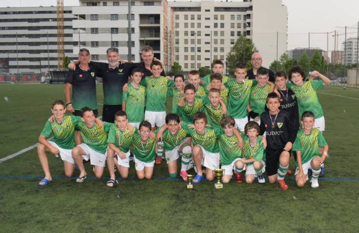 Beti Gazte futbol taldeko alebinak bikain Lezkairuko torneoan