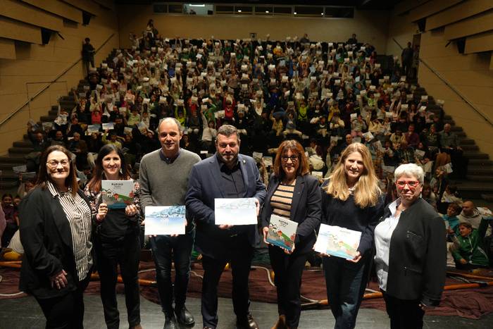 Hondarribiko Arrantzale Kofradiari buruz bi liburu idatzi dituzte Izaskun Zubialdek eta Bakarne Atxukarrok