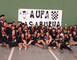 [ARGAZKIAK] Hiru zapel lortu dituzte Basaburuko gaztetxoek herri kiroletan