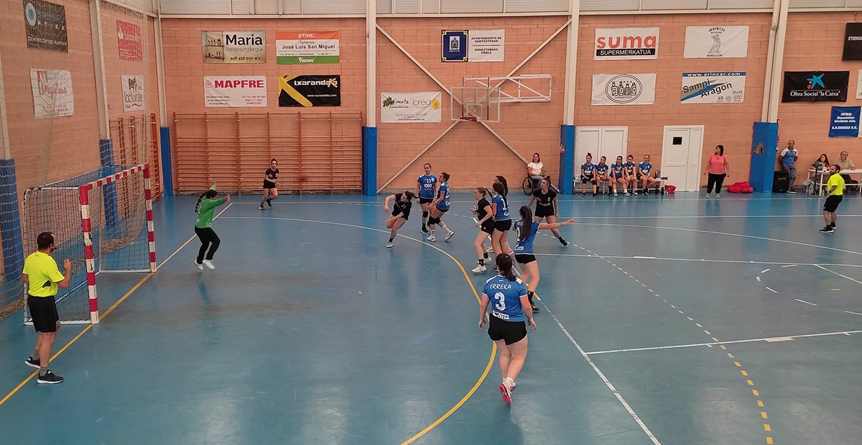 Beti Gazteko emakume futbolariek etxean ekinen diote denboraldi berriari
