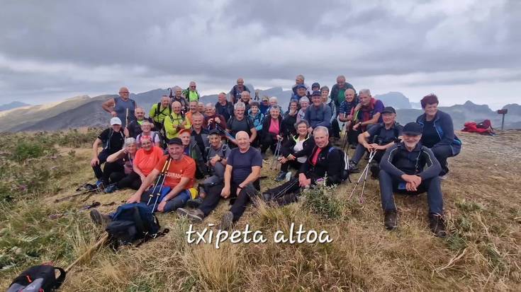 Arkupeak elkarteko mendizaleak Txipeta mendira joan dira
