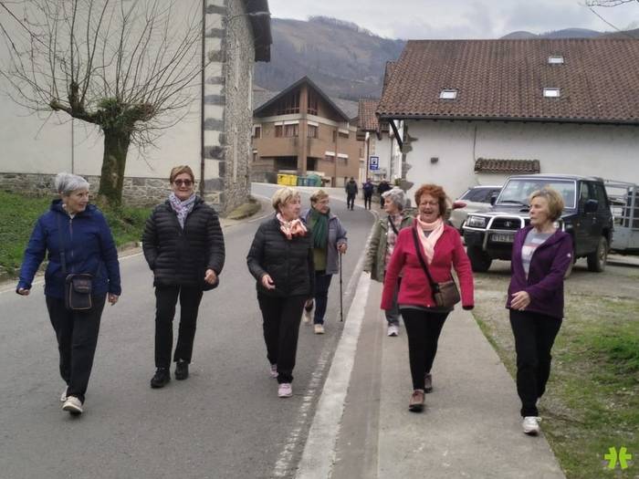 Ibilaldi osasuntsuak ostiralero eginen dituzte Goizuetan