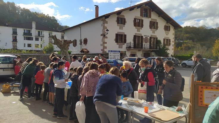 Legasako eskolak antolatutako bigarren azoka egin zuten joan den ortzegunean