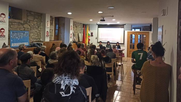 Jende aunitz bildu da Beran torturari buruzko solasaldian