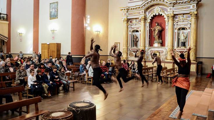 Afrikako danbor-soinu eta dantzen ongintza-ikuskizuna Lesakan eta Beran eskainiko dute