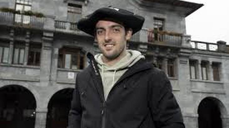 Nafarroako bertsolari txapeldunarekin elean