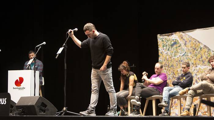 Joanes Illarregik irabazi du Tafallako saioa eta argitu da zein zortzi bertsolari ariko diren finalean kantari