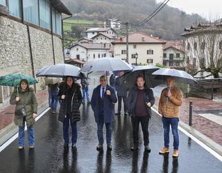 Almandozko karrika nagusian sareak berritzeko eta zolatzeko lanak egin berri ditu Baztango Udalak